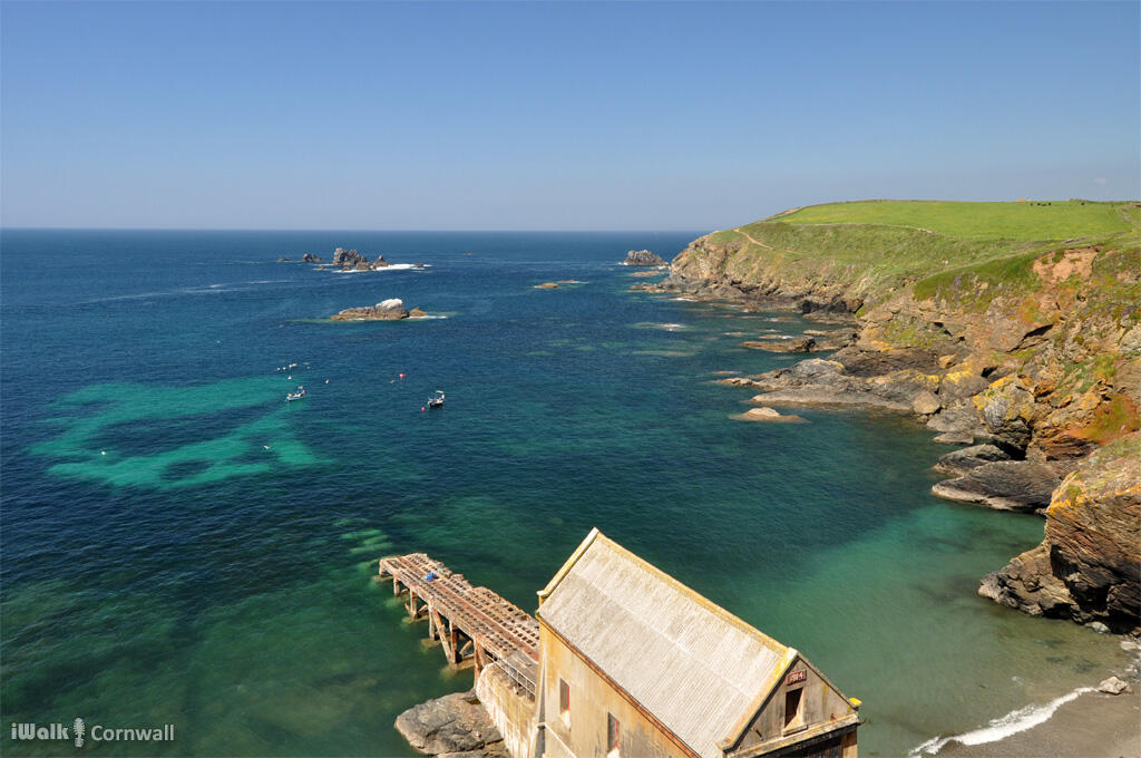 Church Cove (Lizard) - circular walks