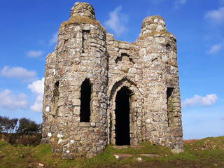 Baker's Pit and Rogers' Tower circular walk